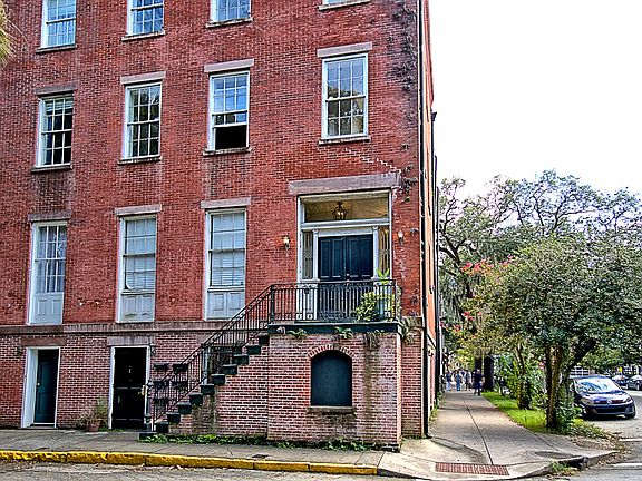 4th image of 201 E York St #5