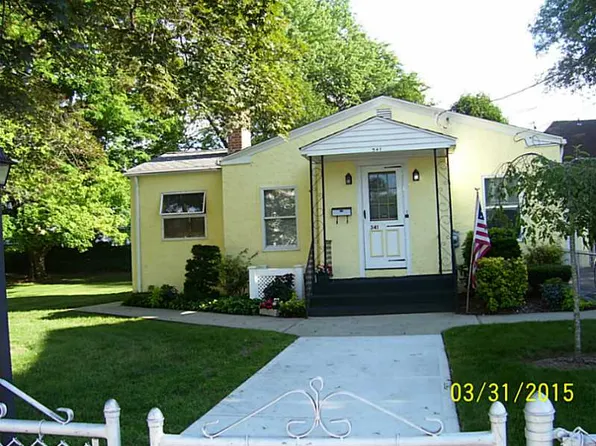 341 Ballou St, Woonsocket, RI 02895