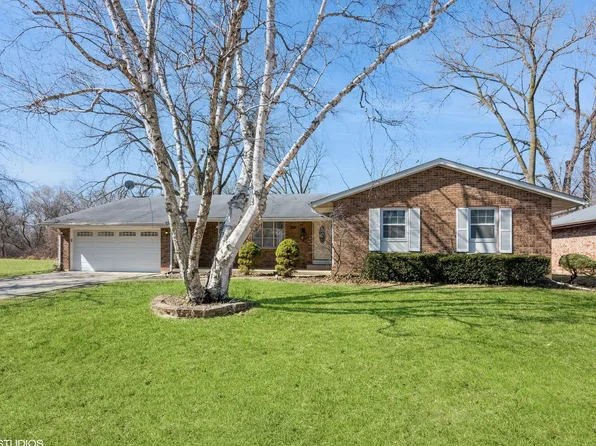 880 Ruth Dr, Elgin, IL 60123