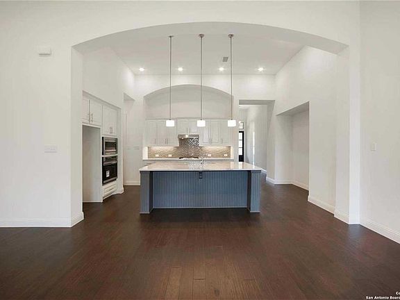 5th image of 2135 Kerrisdale Drive