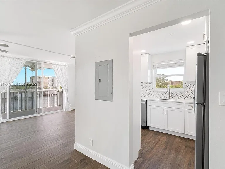 1505 N Riverside Dr #404 — Photo 11