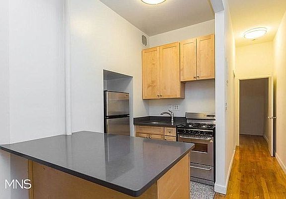 3rd image of 445 E 83rd St APT 1ER