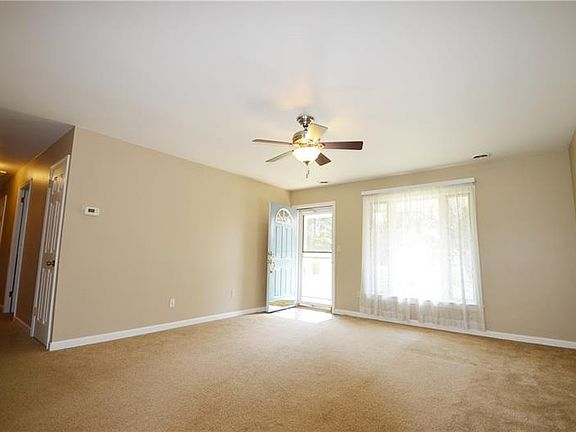 5th image of 110 Queenswood Dr