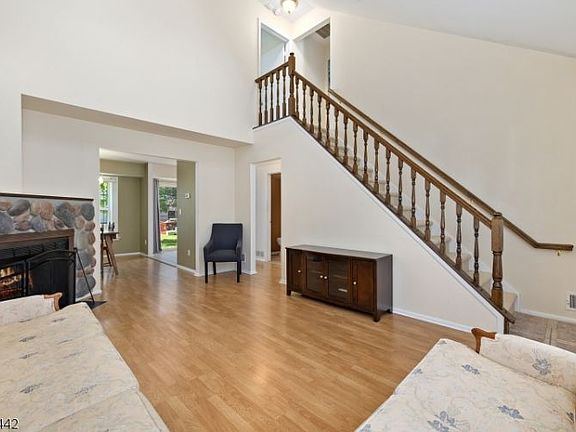5th image of 275 Edgeware Ct Unit 275