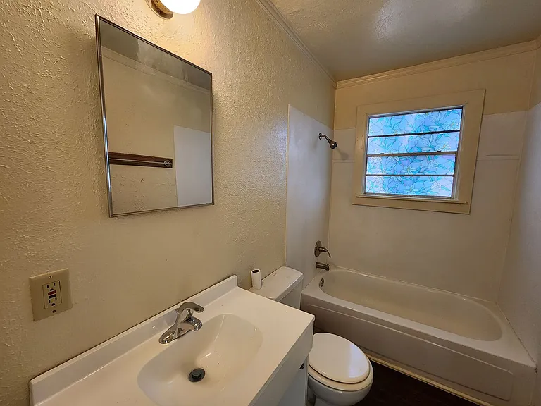 1516 Lindsey St — Photo 8