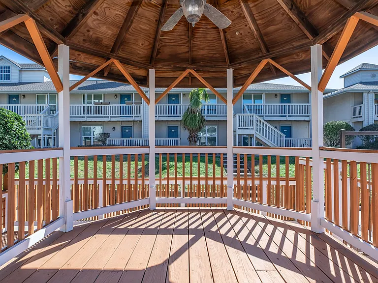 Island Bay Resort Apartments — Photo 11