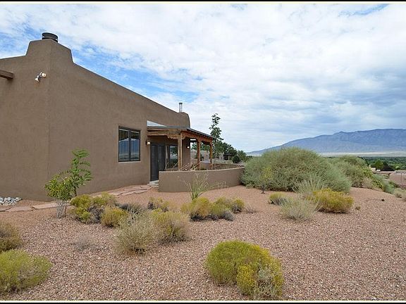 3rd image of 429 Ashley Ln