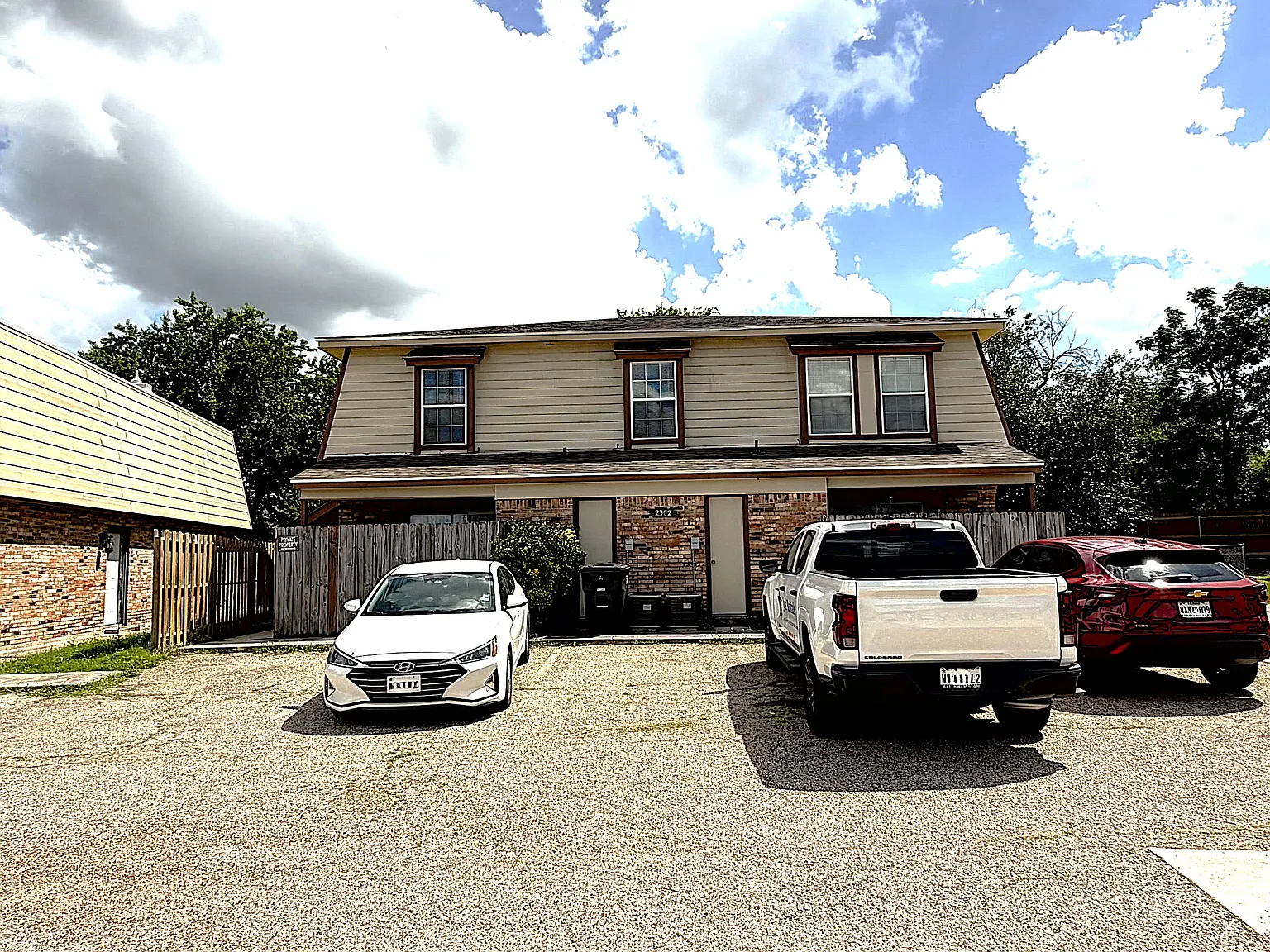 2 bed, 1.5 bath, 924 sqft, $725 — Photo 1