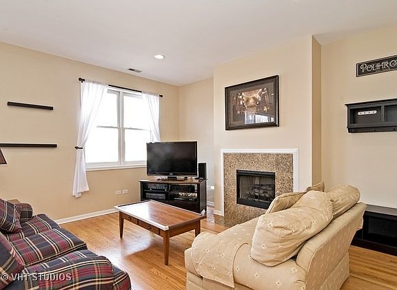 3rd image of 1025 W Buena Ave APT 3W