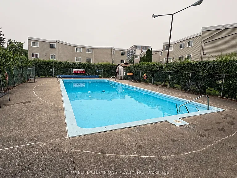 60 Elmsdale Dr #33 — Photo 12