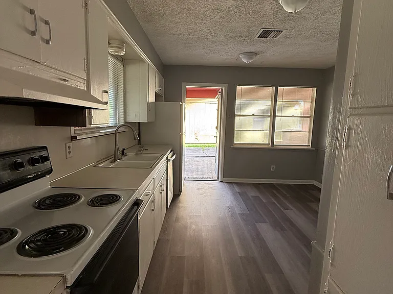 442 Janet Ln — Photo 11