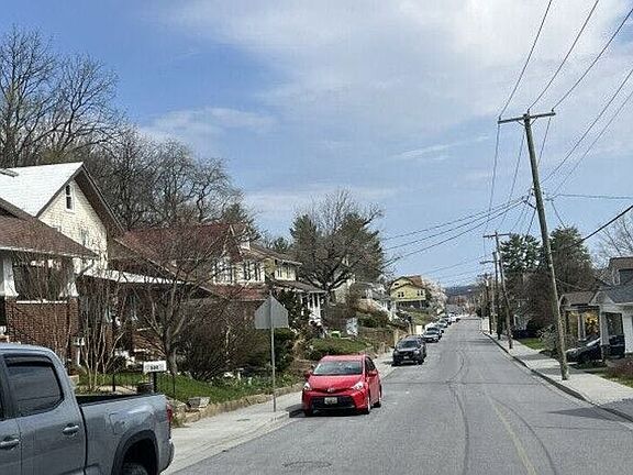 5th image of 515 W B St
