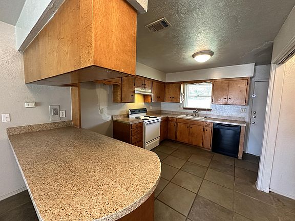 5th image of 3206 Stanford St APT B