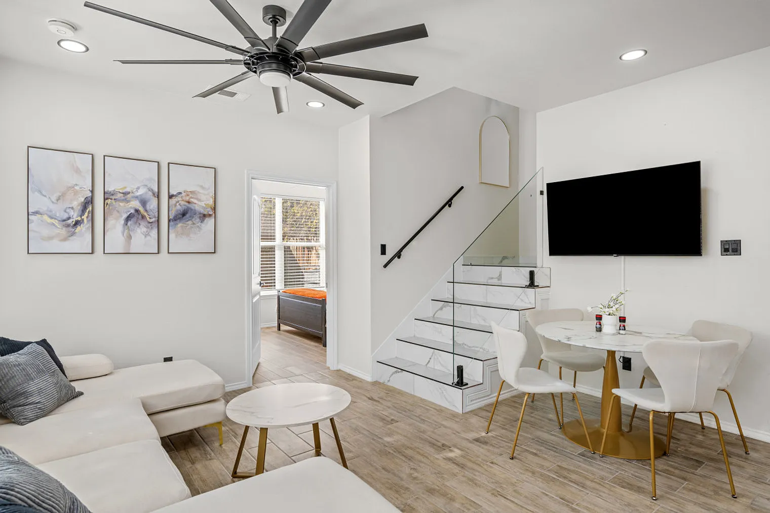 4 bed, 4.0 bath, 2271 sqft, $6,998 — Photo 4