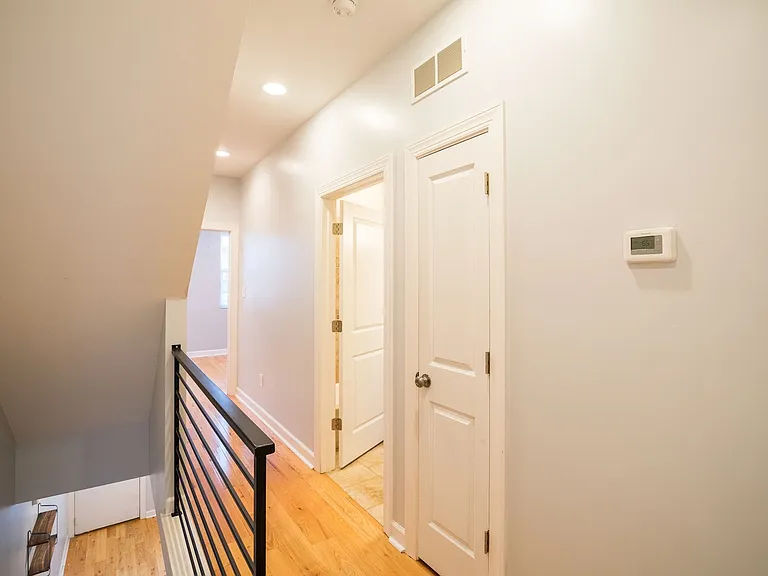 2033 Manton St — Photo 15