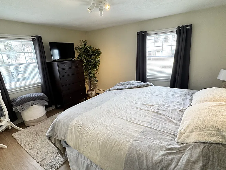 33 Mullin Ave #2 — Photo 4