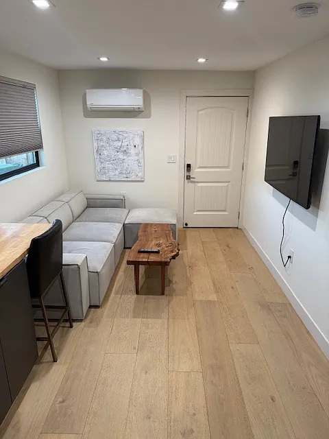 1 bed, 450 sqft, $2,600 — Photo 2