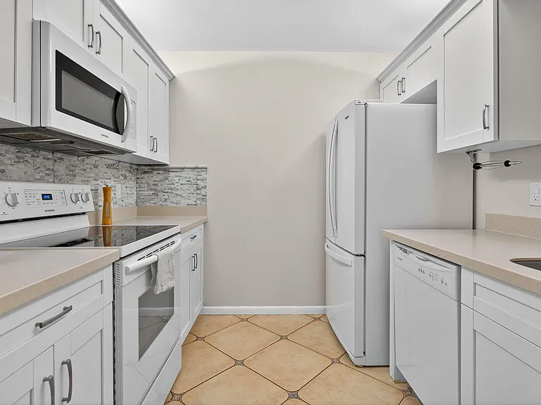 1127 E Seminole Ave #8A — Photo 7