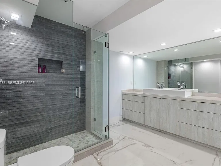 6039 Collins Ave #1527 — Photo 18