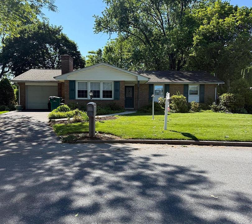 1st image of 230 Robin Rd