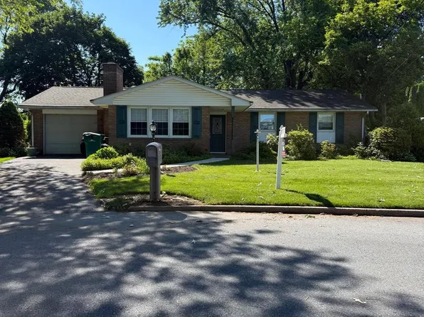 230 Robin Rd, Hershey, PA 17033