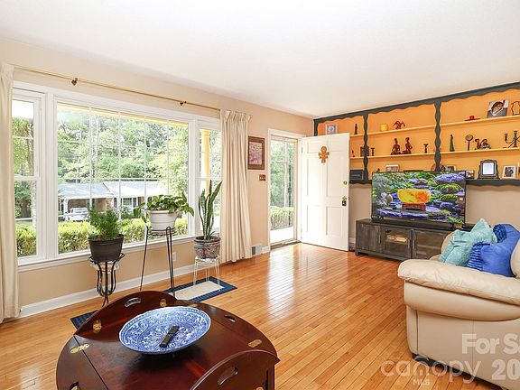 2nd image of 210 Cliffside Dr