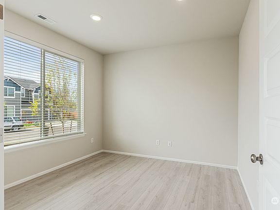 4th image of 28505 80th Dr NW #6