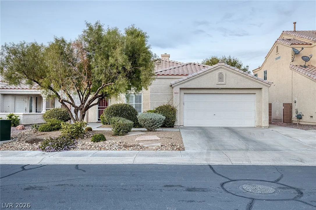 4 bed, 2.0 bath, 1776 sqft, $2,350 — Photo 2
