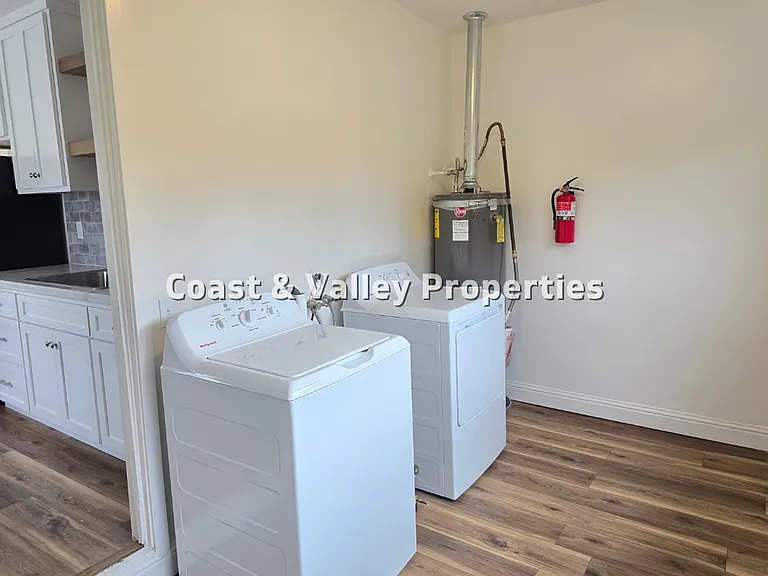 1252 Olympia Ave — Photo 14