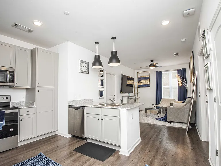 Flagship Kern's Apartments — Photo 23