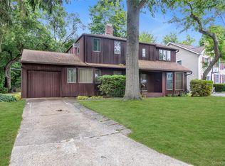 87 Hillturn Ln, Roslyn Heights, NY 11577