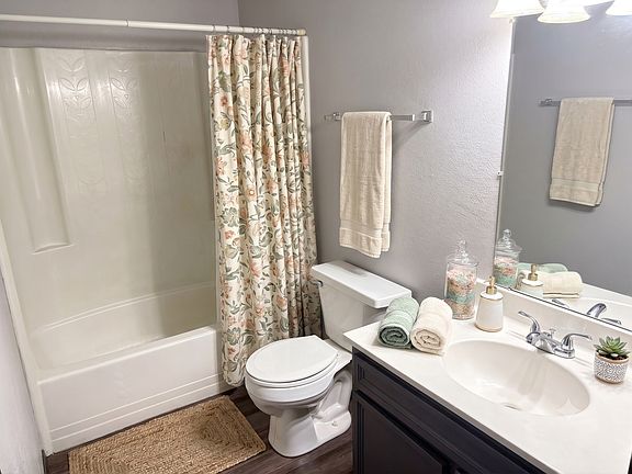5th image of 746 Russell Rd APT 6