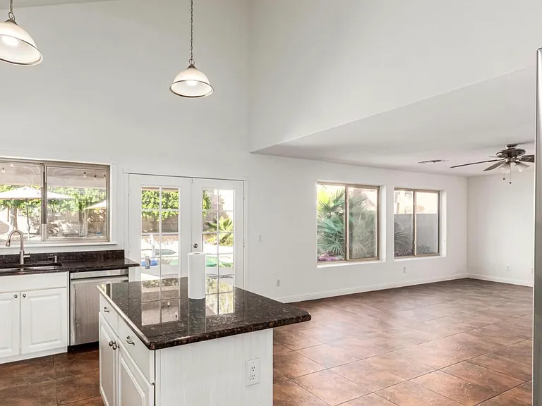 1710 W Hiddenview Dr — Photo 18