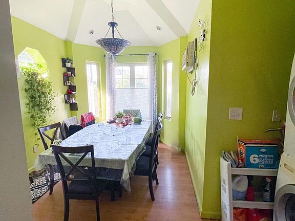 3rd image of 2265 Chatterton Ave Floor 1