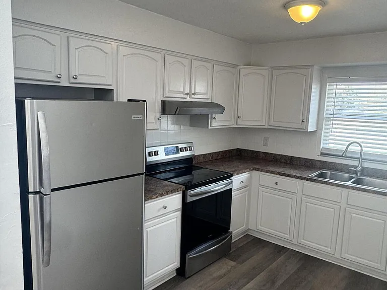 1711 W Carmen St #B — Photo 14