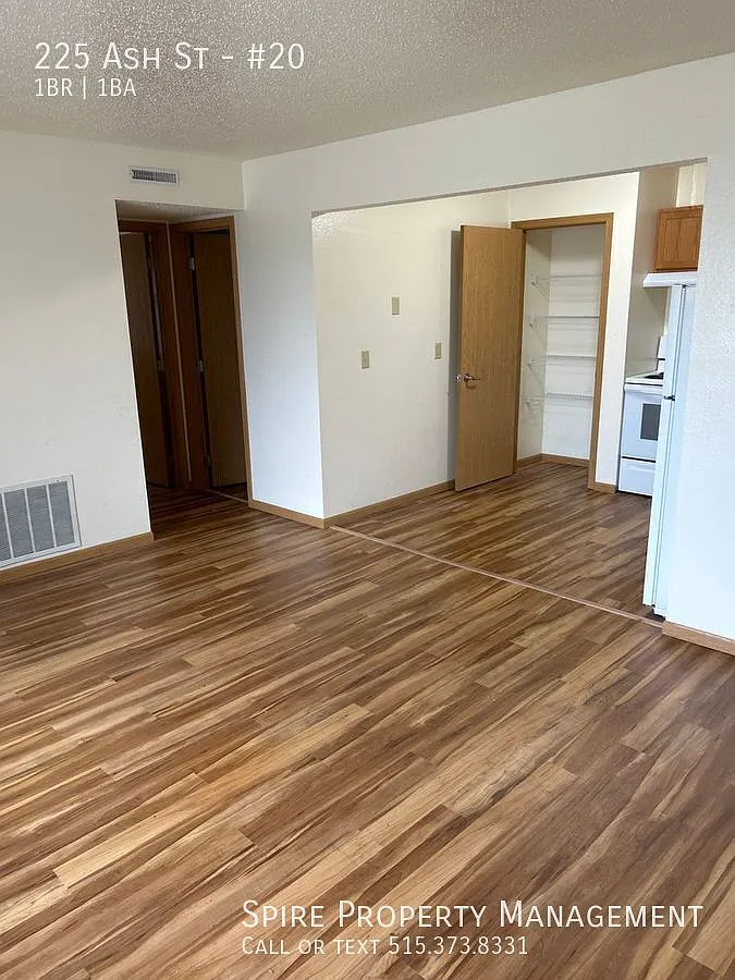 Light filled 1bd apartment with no carpet! — Photo 4