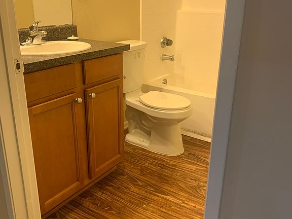 5th image of 231 N Kenwood St