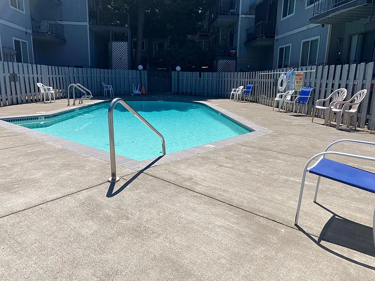 Parkwood Court Apartments — Photo 19