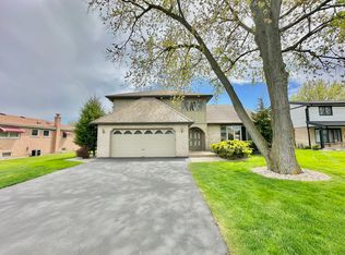 7833 W 100th Pl, Palos Hills, IL