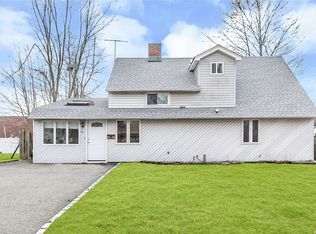 34 Booth Ln, Levittown, NY 11756