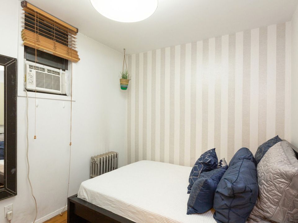 2nd image of 112 Mulberry St APT 16