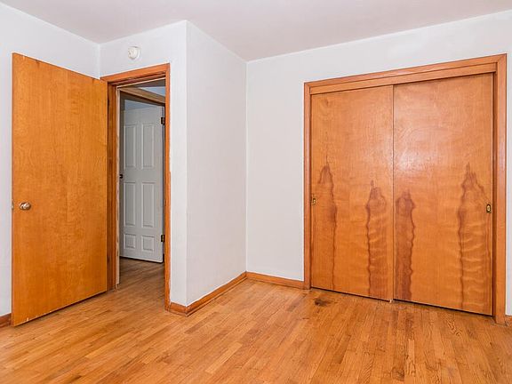 3rd image of 139 Lois Dr