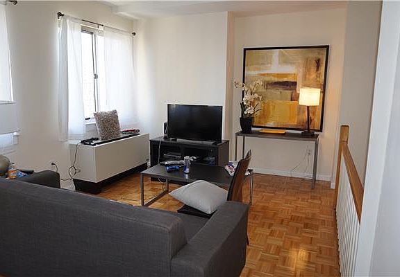 5th image of 308 E 38th St APT 22B