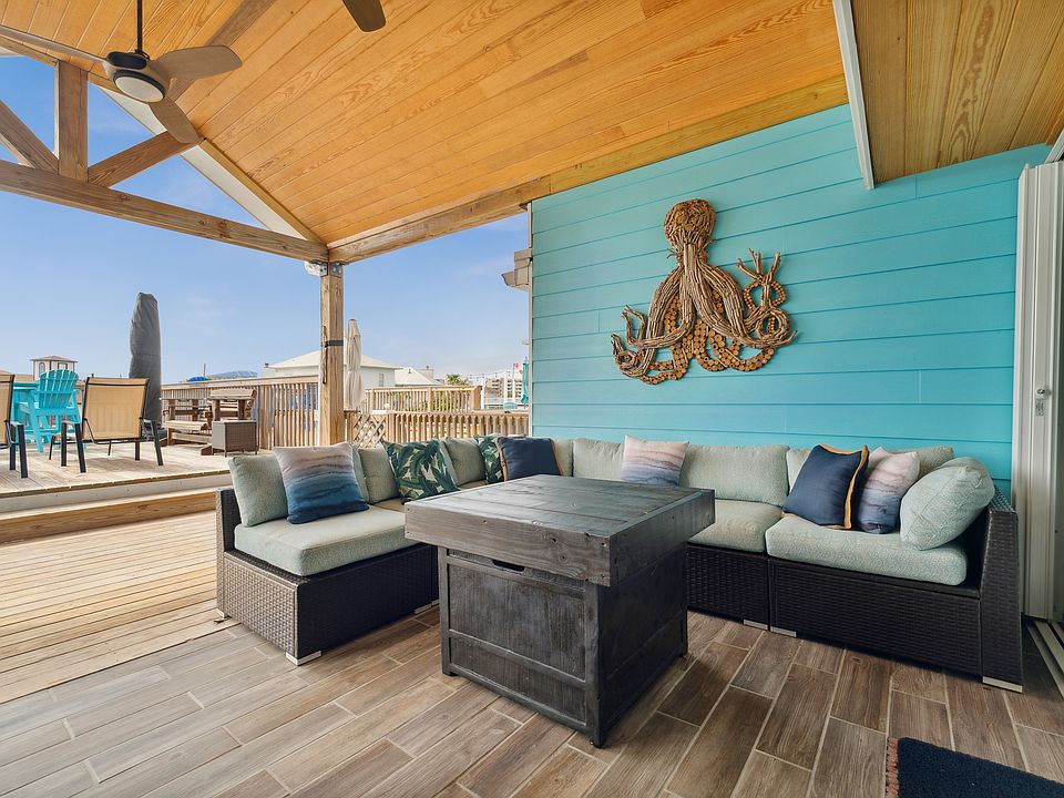 Huge covered deck for warm afternoons