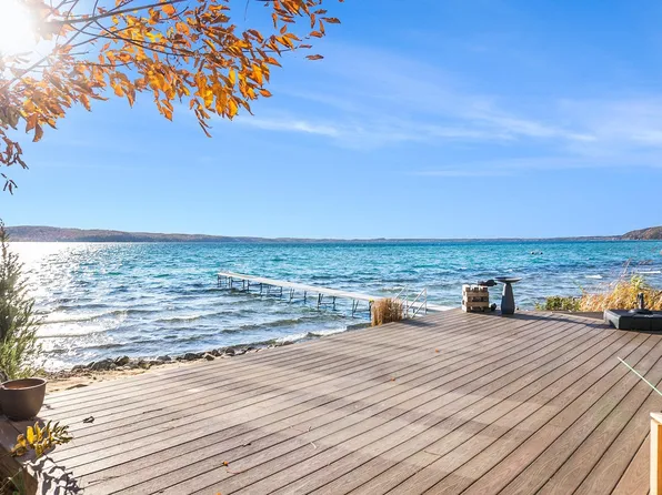 3917 Crystal Dr, Beulah, MI 49617