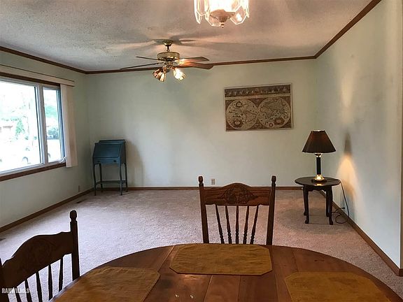 3rd image of 13 Hickory Dr