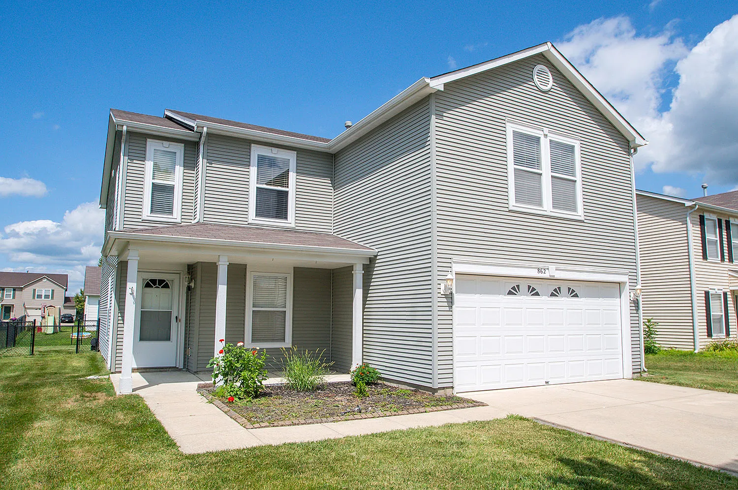 862 Streamside Dr photo 1
