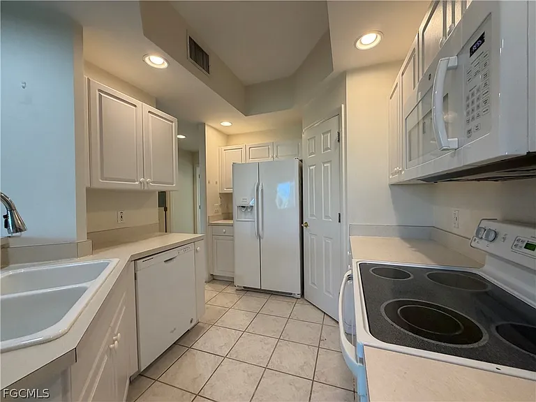 14999 Rivers Edge Ct #202 — Photo 31