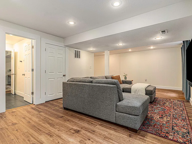 8219 Radcliff Dr — Photo 33