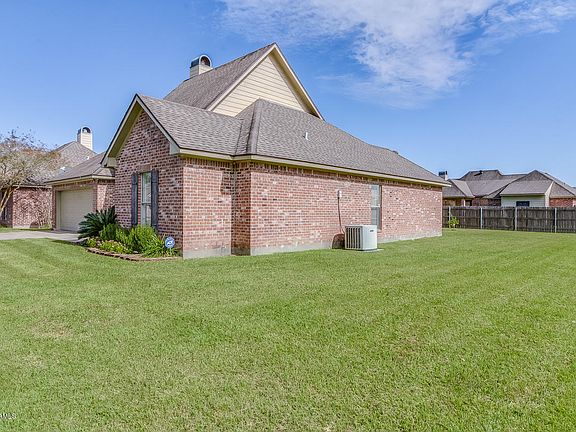 3rd image of 300 Magnolia Knee Dr